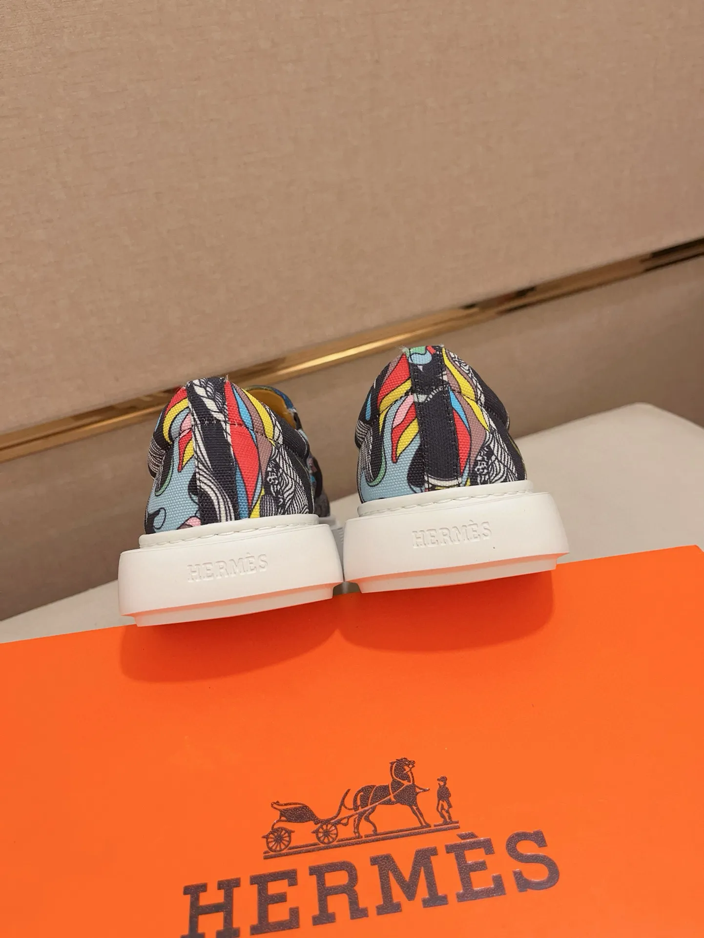Men's clothing and shoes💰: 442💰《HERMES》【Classic original single version】Hermès; top 🔝purchase agent🔍🔍men's latest 🇺🇸 counter sales simultaneously, imported from Italy original ▲▲cowhide ▲▲ (high-end, nobility, class) ) Exquisite workmanship (Italian 🇮🇹 imported water-dyed 🐂 cowhide lining) sole: original sole provided by the original factory, ⚠️exclusive double-layer activity·TPR·rubber·combined molded outsole; super comfortable·wear-resistant·non-slip·environmental protection The real thing is more beautiful if you take the real thing (high quality, follow the order). You can enter and exit the counter at will * Number of yards: 38-44 (45 can be customized and cannot be returned or exchanged)